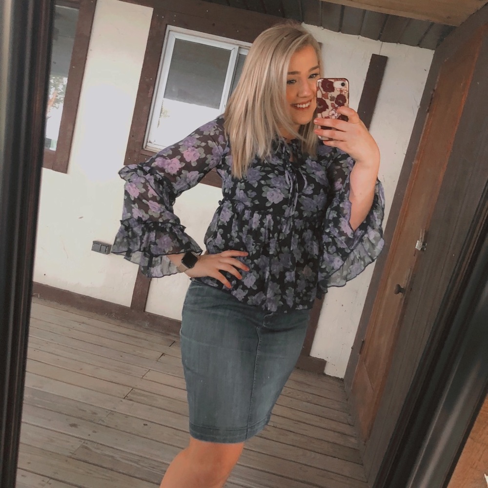 American eagle blouse with ruffled/bell sleeves